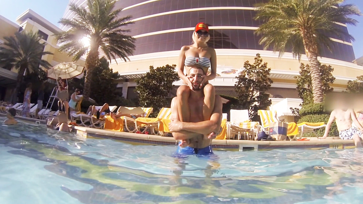 Jonas Valančiūnas su žmona Egle