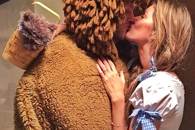 Gisele Bundchen su vyru Tomu Brady persirengė Dorote ir Liūtu iš pasakos „Ozo šalies burtininkas“. „Linksminuosi su savo liūtu“, – po nuotrauka rašė manekenė.