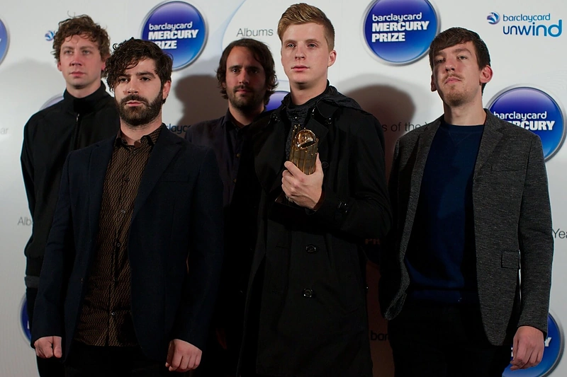 Grupė „Foals“ (iš kairės: Walteris Gerveris, Yannis Philippakis, Jimmy Smithas, Jackas Bevanas ir Edwinas Congreave'as)