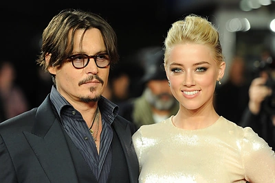 Amber Heard pakurstė gandus apie slaptas savo ir Johnny Deppo sužadėtuves