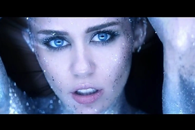 Miley Cyrus dainos „Real and True“ vaizdo klipe