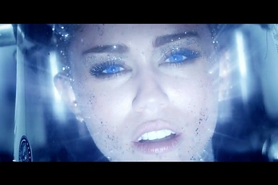 Miley Cyrus dainos „Real and True“ vaizdo klipe