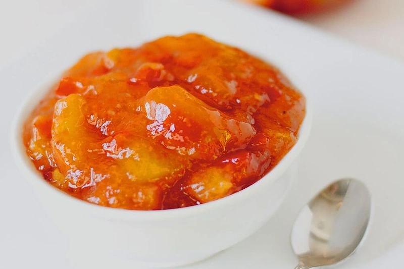 Egzotinis mangų su paprikomis ir imbieru čatnis