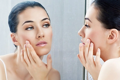 Mokslininkai dalijasi gera žinia: baigiama kurti vakcina nuo spuogų