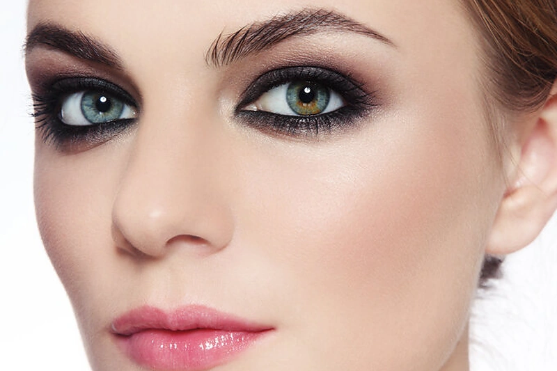 Padūmavusių akių makiažas