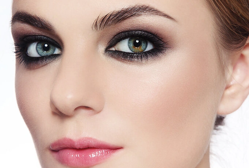 Padūmavusių akių makiažas