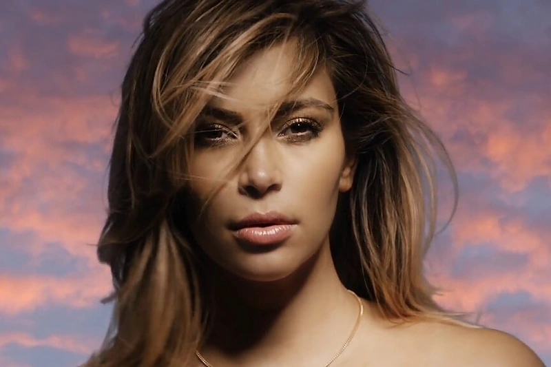 Kim Kardashian nusifilmavo sužadėtinio Kanye Westo dainos „Bound 2“ vaizdo klipe
