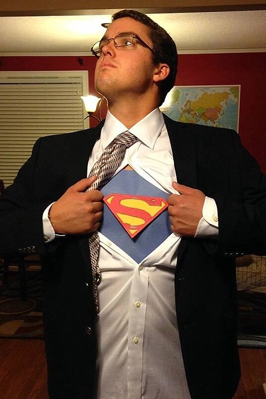 Akinius nešioja net ir superherojai