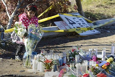 Paulo Walkerio gerbėjai atsisveikina su aktoriumi jo žūties vietoje