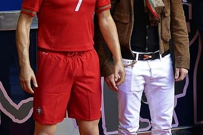 Cristiano Ronaldo ir jo vaškinė figūra