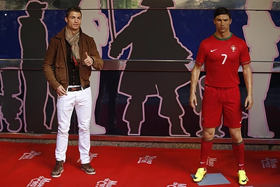 Cristiano Ronaldo ir jo vaškinė figūra