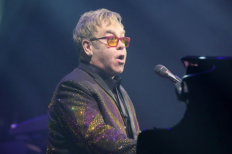 Eltonas Johnas ragina boikotuoti „Dolce & Gabbana“ dėl pareiškimo apie „sintetinius“ vaikus