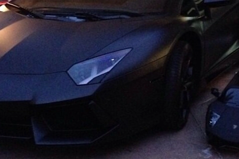 Kanye Westo „Lamborghini“ ir mažytė šio automobilio kopija jo dukrai