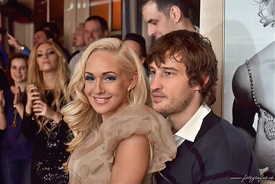 Kur susipažino garsios poros: Jonas ir Simona Nainiai – pažinčių portale, Oksana Pikul-Jasaitienė – Simo sesers vestuvėse