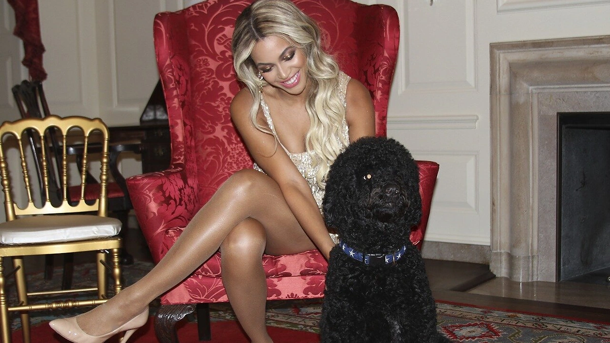 Beyonce su Obamų šunimi