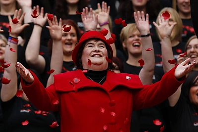 Milijonierė Susan Boyle panoro įsidarbinti kasininke