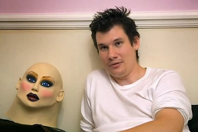 Vyras lėlė džiaugiasi atrasta meile