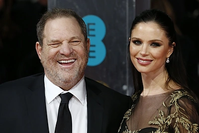 Eilės kaltinimų dėl priekabiavimo ir prievartavimo sulaukusį Harvey Weinsteiną palieka žmona: „Mano širdis plyšta“