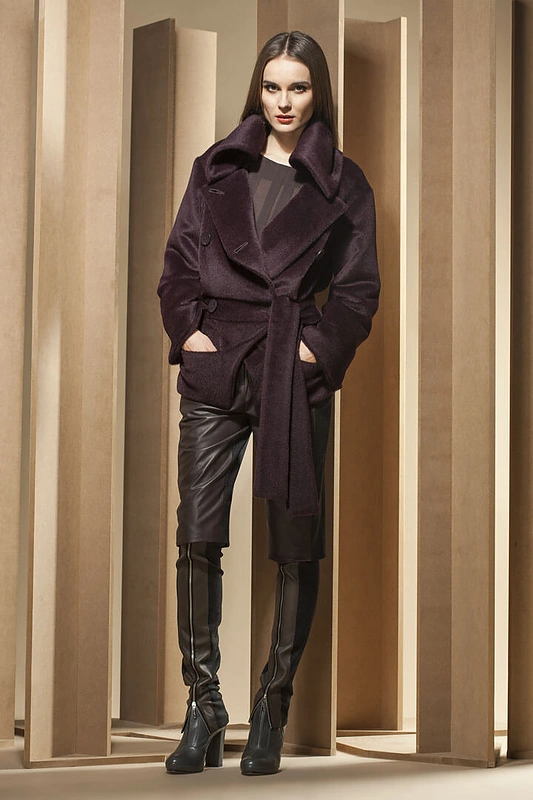 Ramunės Piekautaitės ruduo-žiema kolekcijos modelis