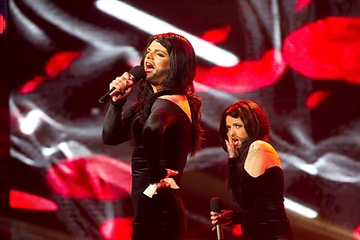 Ruslanas Kirilkinas ir Andžela Adamovič parodijavo austrų atstovo „Eurovizijoje“ Conchitos Wurst vaizdo klipą