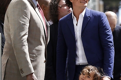 Forestas Whitakeris ir Orlando Bloomas su sūnumi Flynnu