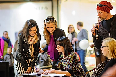 Kelios merginos, stebėjusios rengini, išdrįso užsiregistruoti