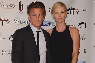 Charlize Theron vaidins savo mylimojo Seano Penno filme