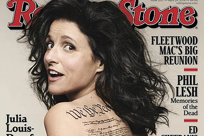 53-ejų Julia Louis-Dreyfus žurnalo viršeliui pozavo apsinuoginusi