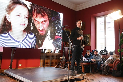 Filme „Pakeliui“ gęstančią roko žvaigždę suvaidinęs Mantas Jankavičius: „Vaidmenį gavau, nes mokėjau groti gitara“