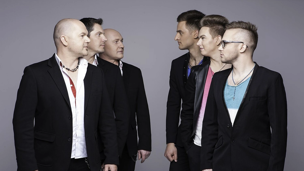Iš kairės: „16 Hz“ nariai Petras Jucevičius, Skaidrius-Hardas Varslauskas, Robertas Jucevičius ir „16 Hz Tribute“: Evaldas Ragelis, Žilvinas Lipnickas, Matas Kaunietis