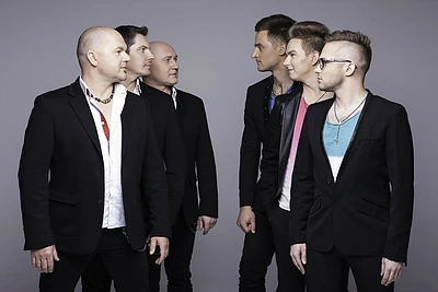 Iš kairės: „16 Hz“ nariai Petras Jucevičius, Skaidrius-Hardas Varslauskas, Robertas Jucevičius ir „16 Hz Tribute“: Evaldas Ragelis, Žilvinas Lipnickas, Matas Kaunietis