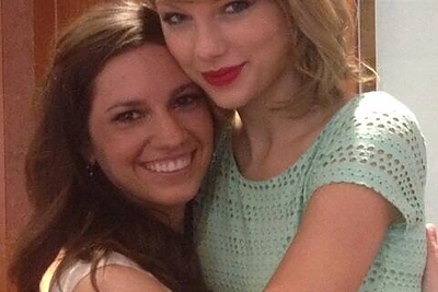 Taylor Swift su savo gerbėja Gena