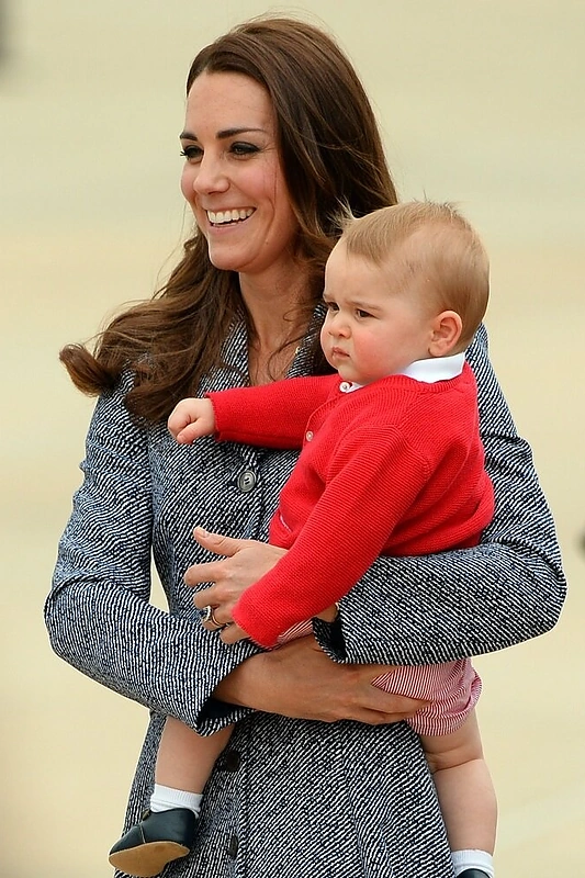Kembridžo hercogienė Catherine su sūnumi George'u