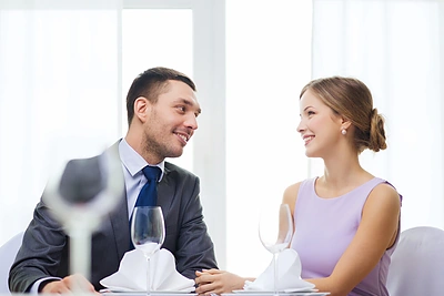 5 dalykai, kurių ginkdie neturėtumėte sakyti pirmojo pasimatymo metu