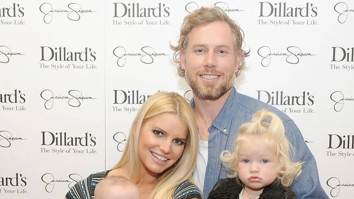 Jessica Simpson ir Ericas Johnsonas su vaikais Ace'u ir Maxwell