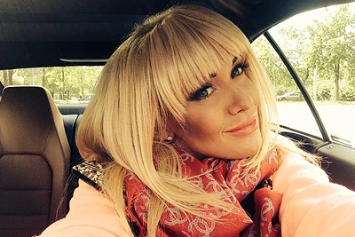 Oksana Pikul-Jasaitienė paviešino dar nematytą filmuotą medžiagą iš vaikystės