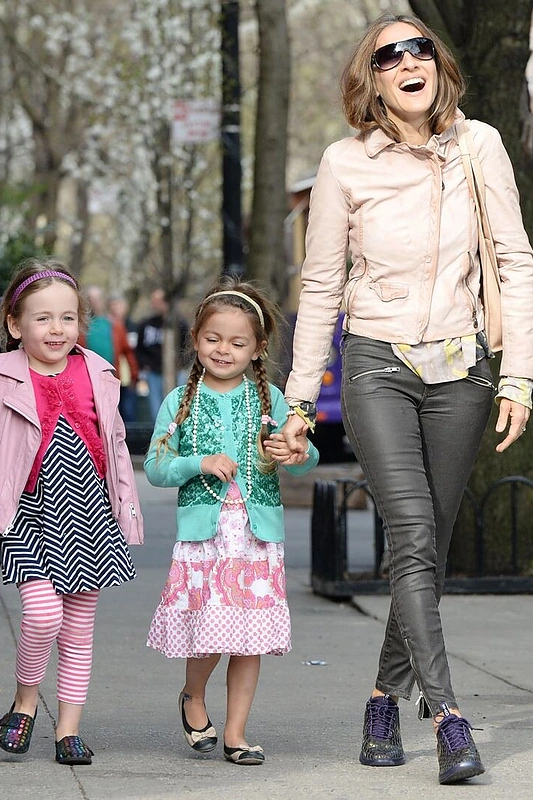 Sarah Jessica Parker su dukromis Marion ir Tabitha