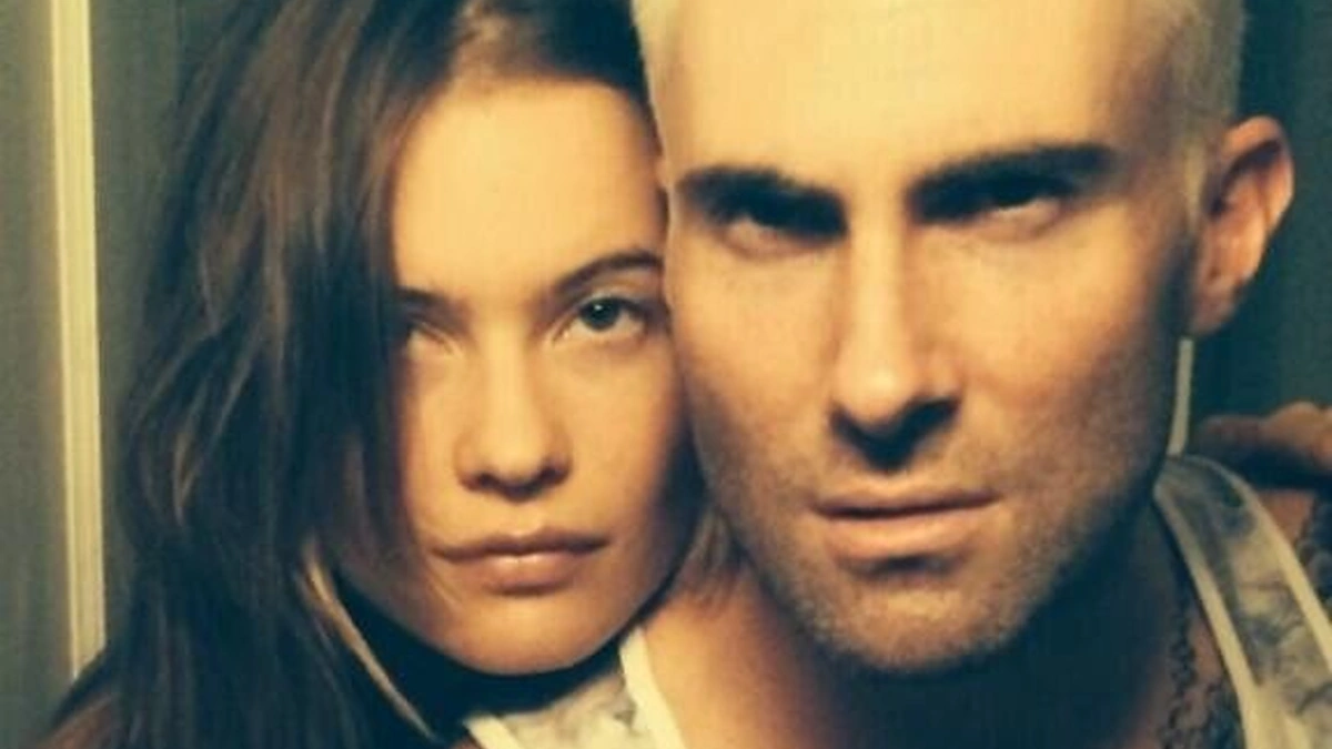 Behati Prinsloo ir Adamas Levine'es