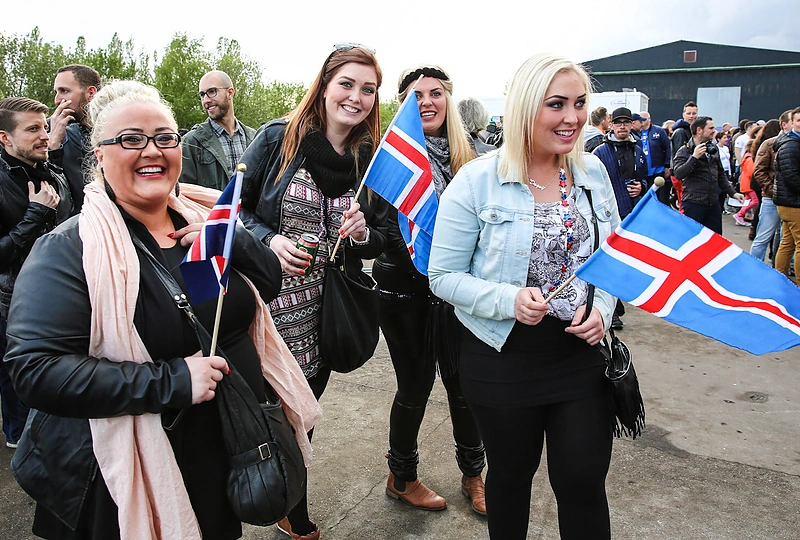 Gerbėjai plūdo į „B&W Hallrene“ areną