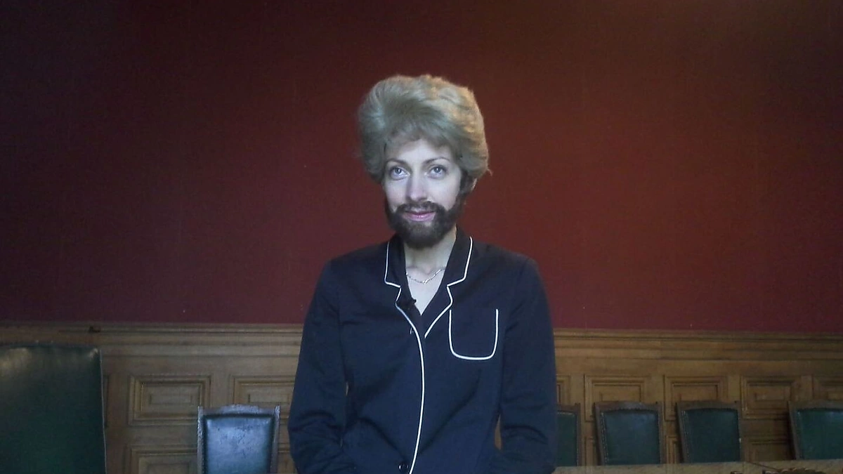 „Dviračio šou“ personažas su barzda