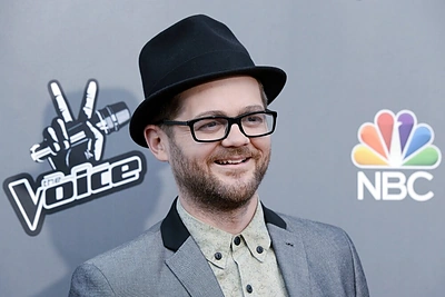 JAV muzikinį šou „The Voice“ laimėjo kuklus baro dainininkas Joshas Kaufmanas