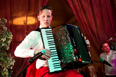 Įvertinkite: Martynas Levickis akordeonu sugrojo dar vieną Lady Gagos dainą