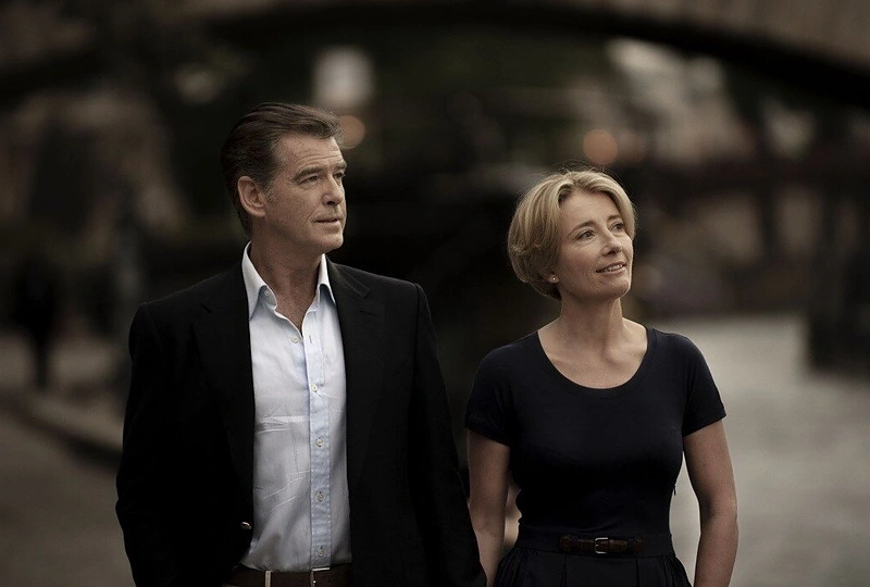 Pierce'as Brosnanas ir Emma Thompson filme „Meilės punšas“