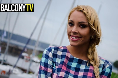 Projekte „Balcony TV Kaunas“ – akustinė Liepos Mondeikaitės dainos „Apkabink dar“ versija