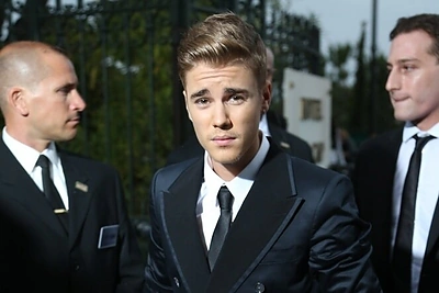 Justinas Bieberis sumokėjo 80 tūkst. dolerių kaimynui, kurio namą apmėtė kiaušiniais