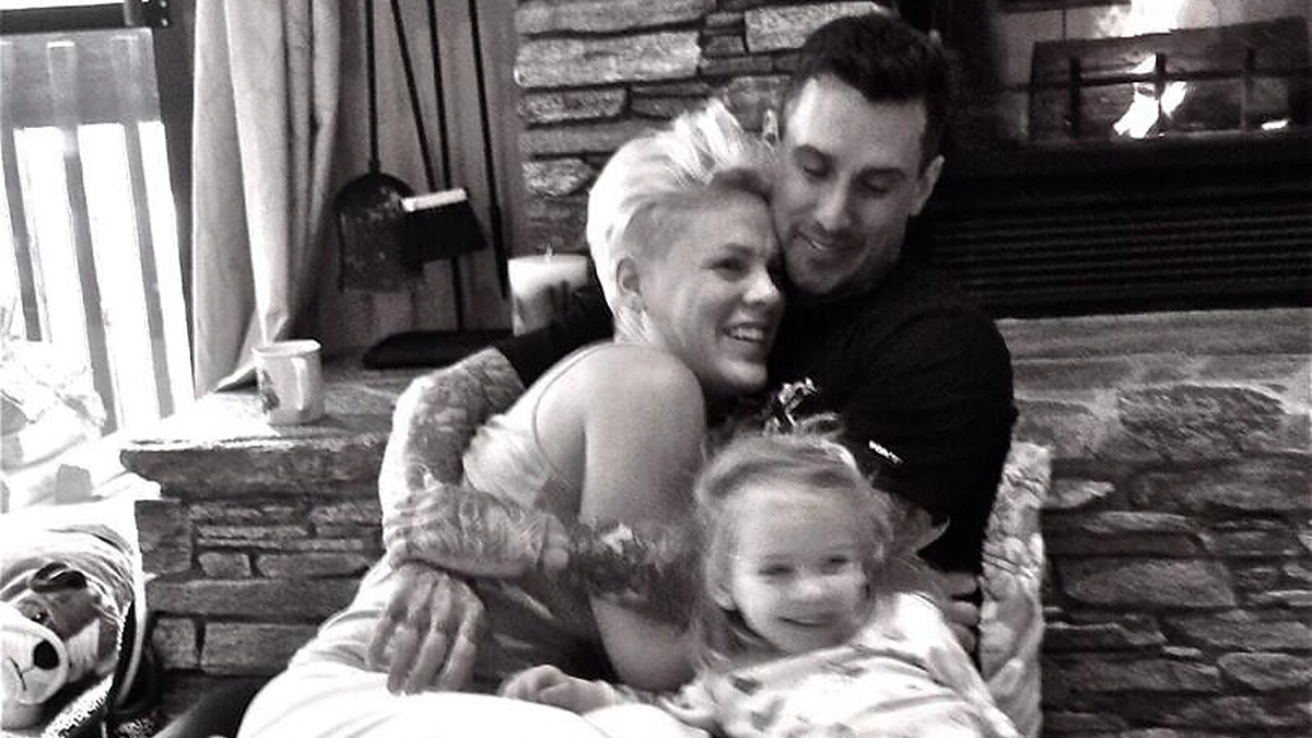 Pink ir Carey Hartas su dukra Willow