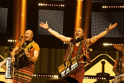 Muzikiniame „Galapagų“ traukinyje koncertuosiantys dvyniai Timohi: „Esam dviejų žmonių orkestras“