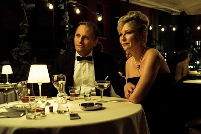 Kirsten Dunst ir Viggo Mortensenas filme „Apsimetėlis, sukčius ir dama“