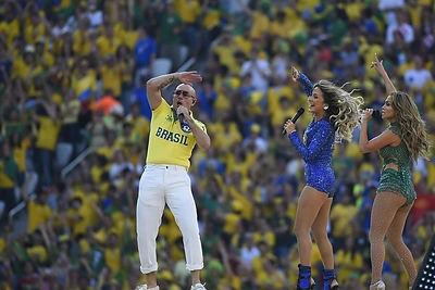 Jennifer Lopez, Claudia Leitte ir Pitbull pasirodymas 2014-ųjų pasaulio futbolo čempionato atidarymo ceremonijoje