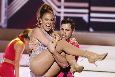 Jennifer Lopez jau peršamas naujas vyras – ukrainiečių šokėjas Maksimas Chmerkovskiy